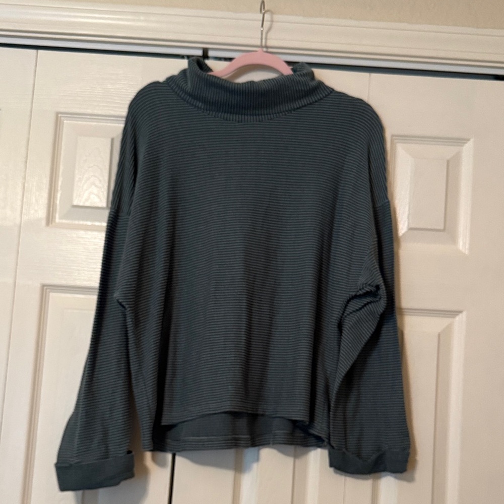 Women's Green Ribbed Turtleneck Sweater